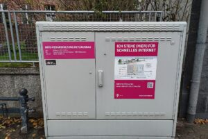 Deutsche-Telekom-veraendert-Strategie-beim-Glasfasernetz-Ausbau.jpg