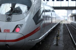 Bahn-will-Mobilfunkempfang-in-ICEs-verbessern.jpg